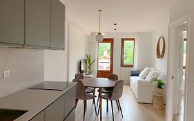 ACOGEDOR APARTAMENTO CON TERRAZA Y PARKING Publico EN COMILLAS